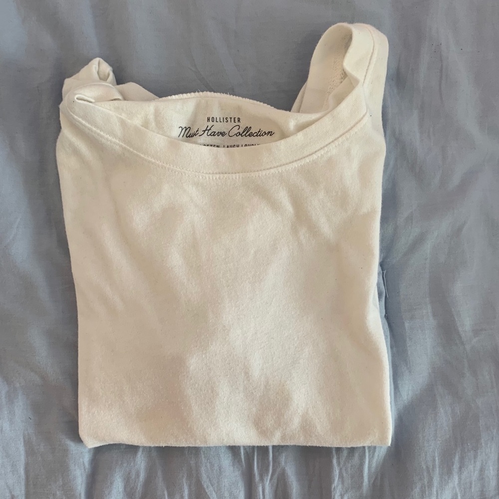Hollister ruffle crop top